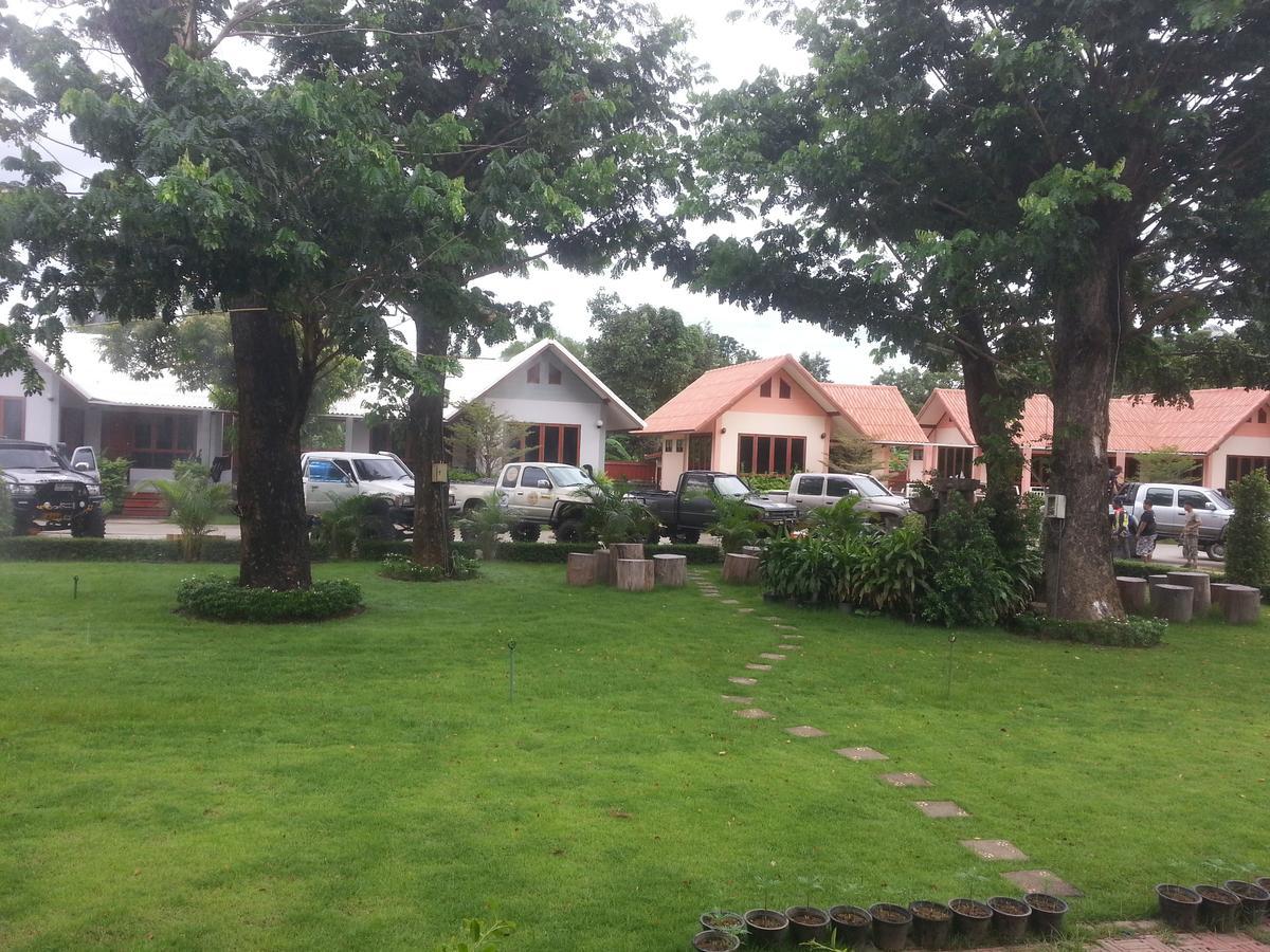 Hotel Bansuansiriwat Ban Tak Exterior foto